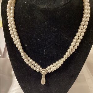 Unbranded faux pearl necklace EUC